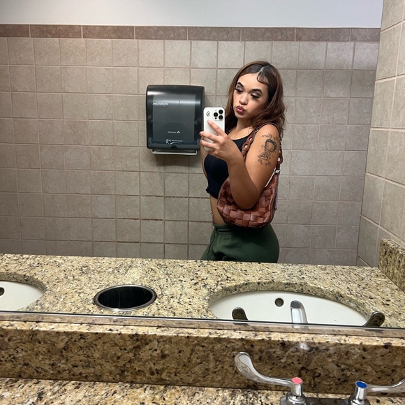 Meet your Posher, Yanette - Picture 3 of 10